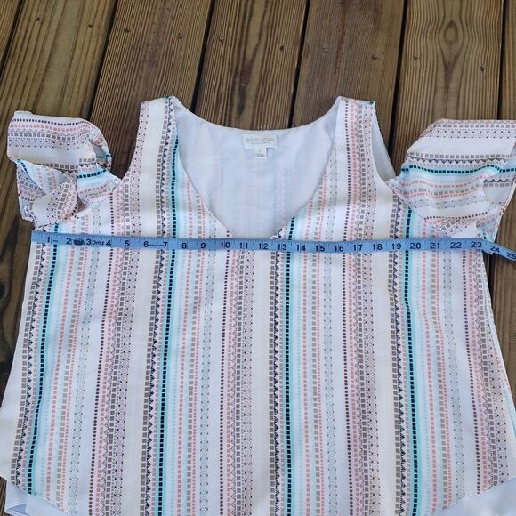 Bisou Bisou cold shoulder top size L - Picture 10 of 12